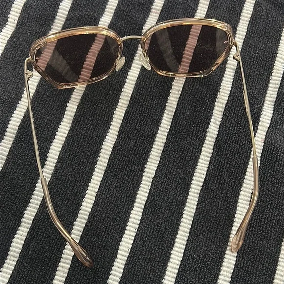 Quay Australia Gold Frame Sunglasses - Picture 5 of 5